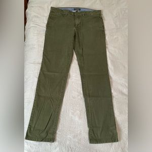 Banana republic men’s Fulton Chino 32x34 -green